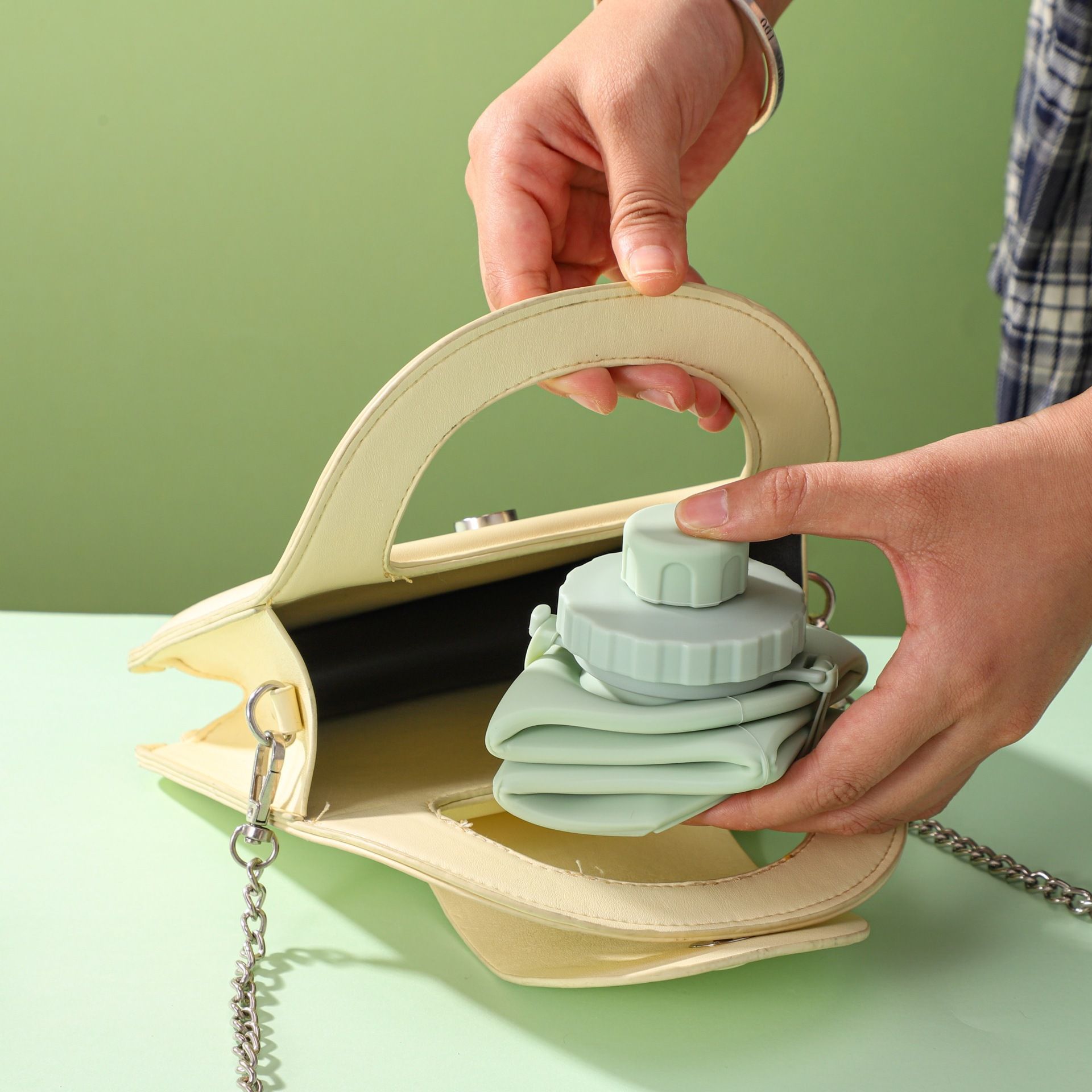 كوب ماء سيليكون قابل للطي، زجا - مراجعة Water Bag Collapsible وسعره